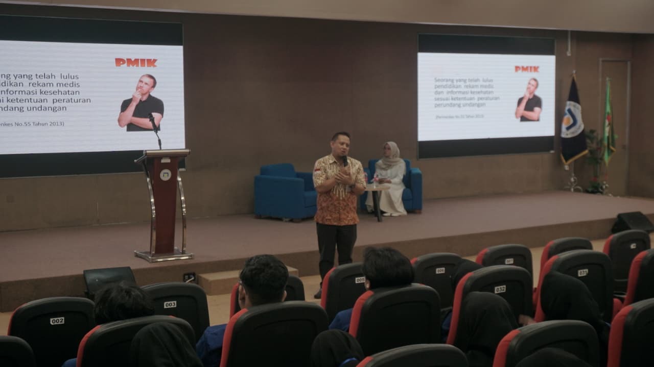 Penyampaian Materi Ketiga oleh Bapak Roni Rohman, S.Tr.RMIK dengan tema 